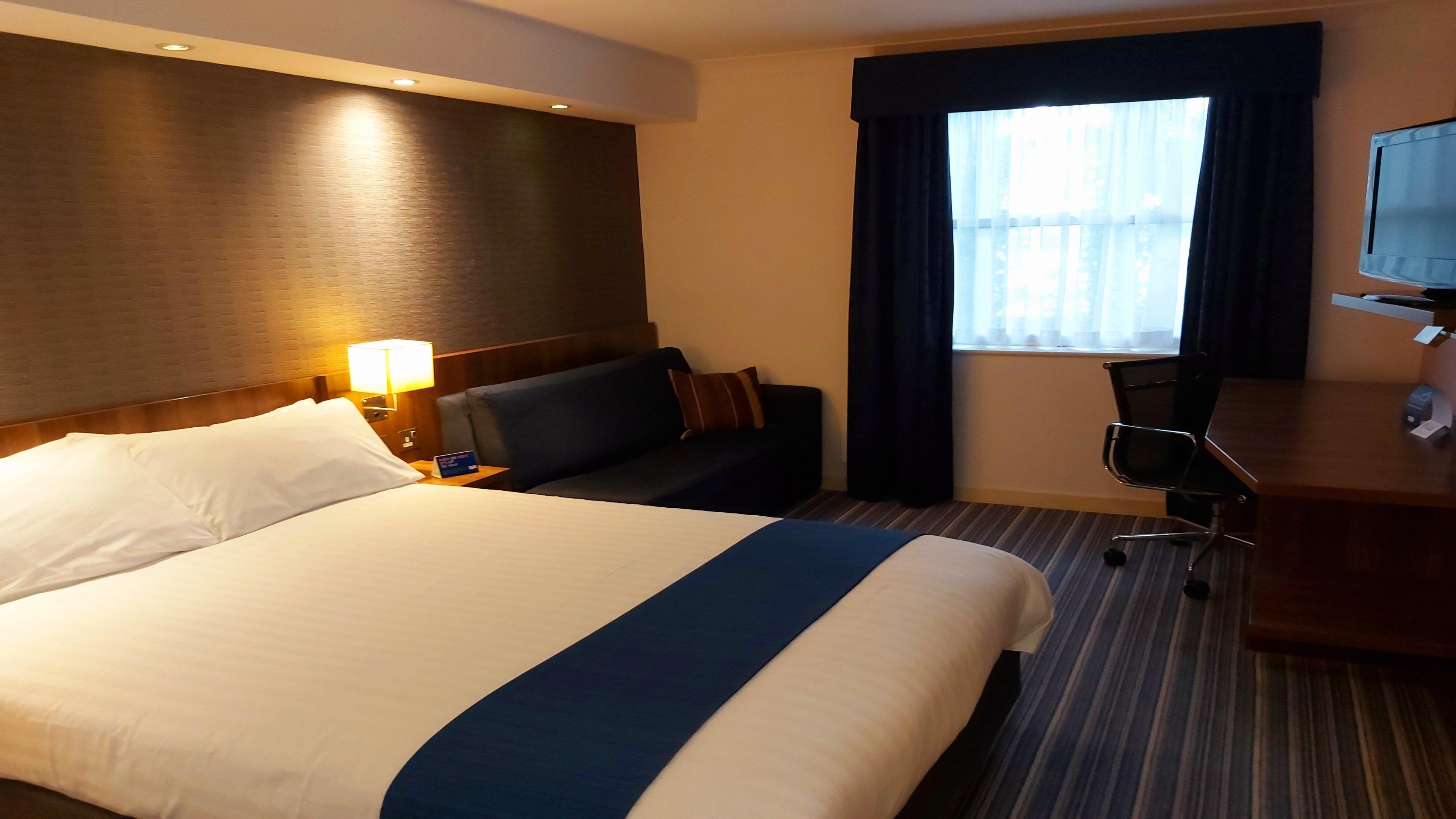 Holiday Inn Express Glenrothes By Ihg Ngoại thất bức ảnh