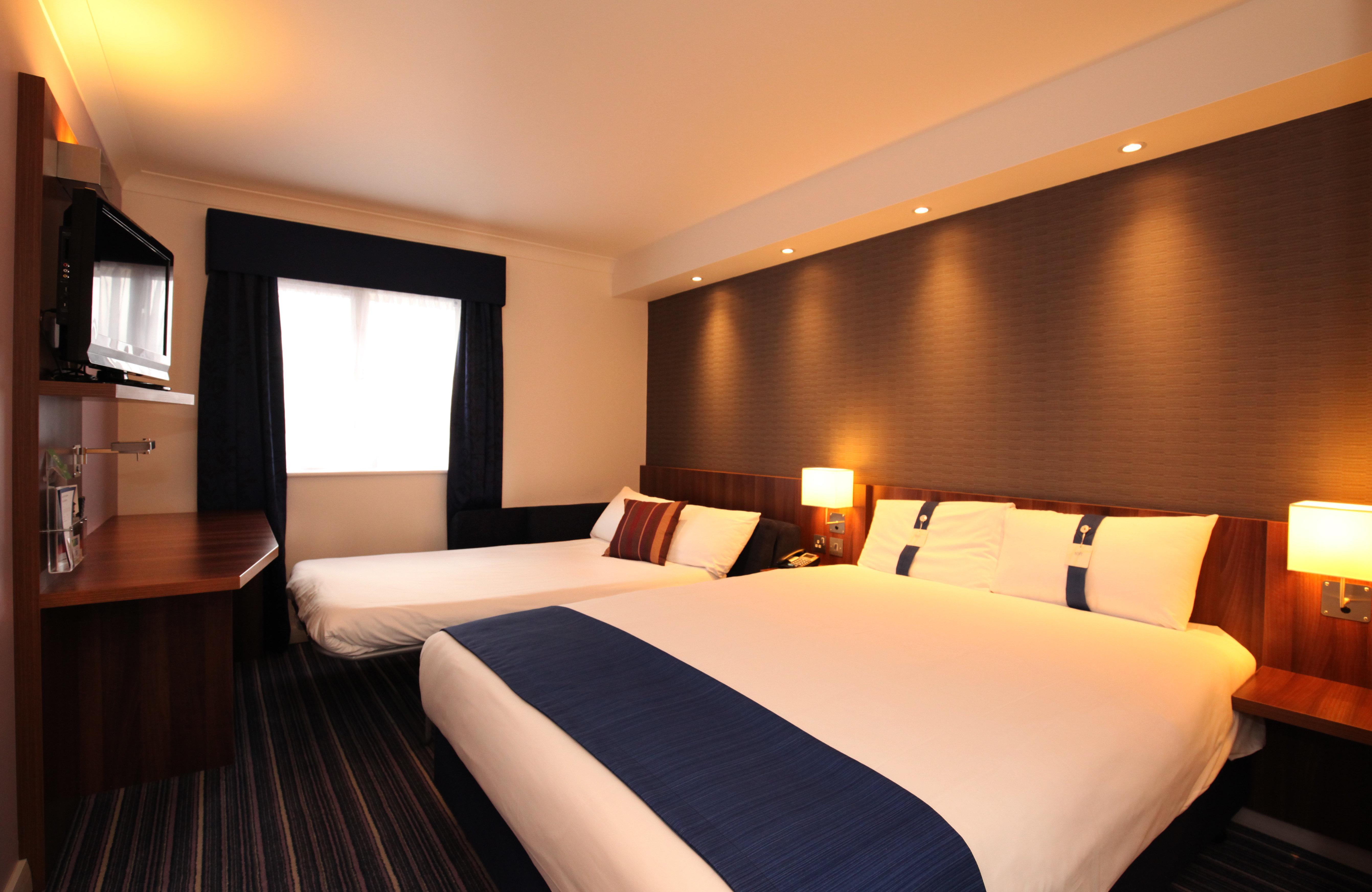 Holiday Inn Express Glenrothes By Ihg Ngoại thất bức ảnh