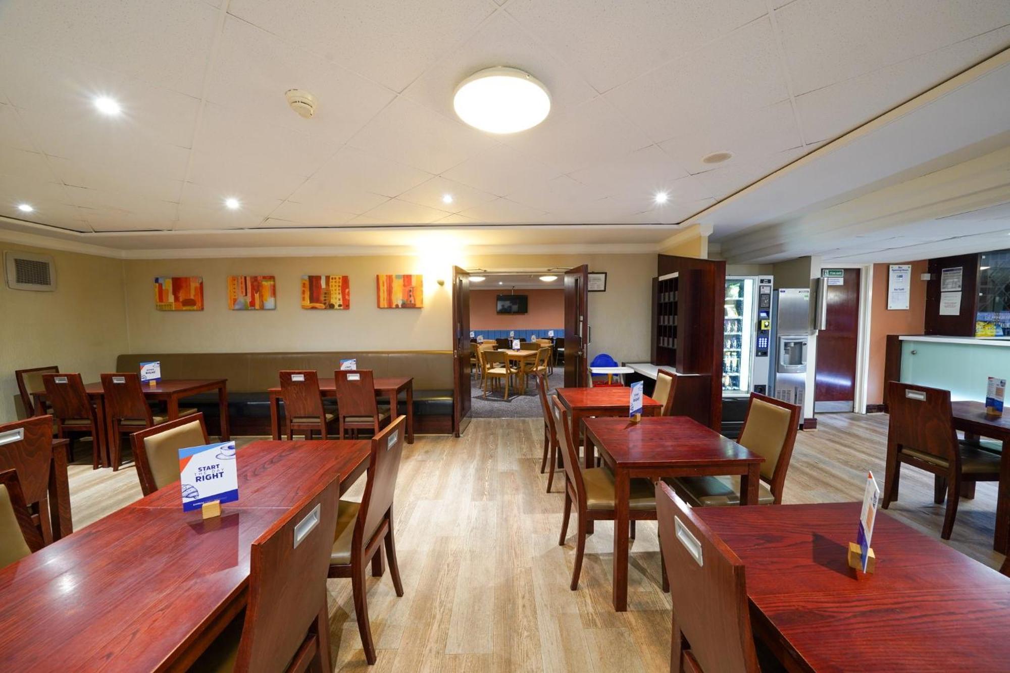 Holiday Inn Express Glenrothes By Ihg Ngoại thất bức ảnh