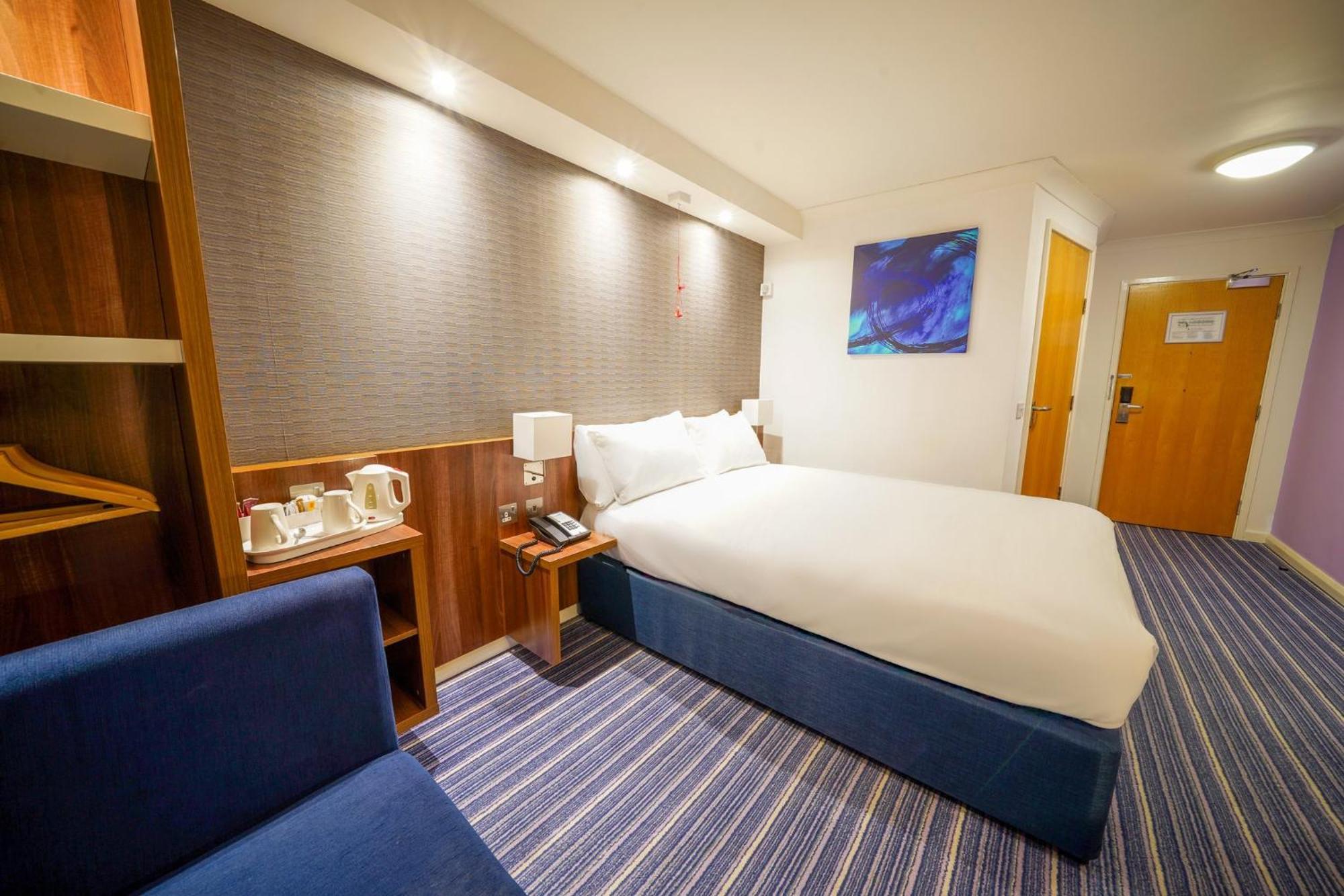 Holiday Inn Express Glenrothes By Ihg Ngoại thất bức ảnh